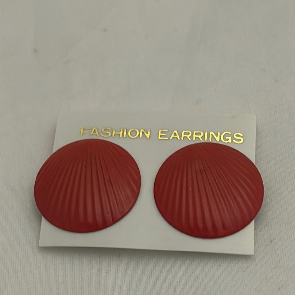 Vintage Red Shell Fashion clip on Earrings